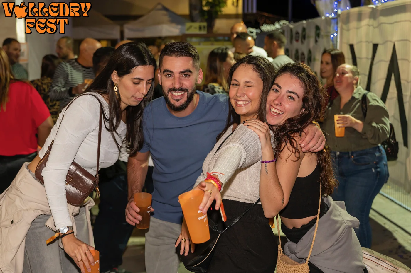 Grupo de amigas y amigos en Valledry Fest